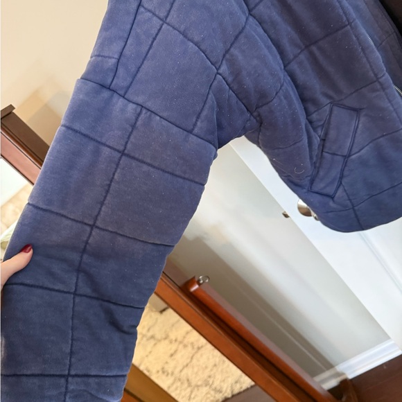 Forever 21 Women’s Navy Puffer Jacket - Picture 3 of 6